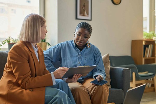 Comment les taux d'intérêt négatifs affectent-ils les stratégies de gestion de trésorerie des PME ?